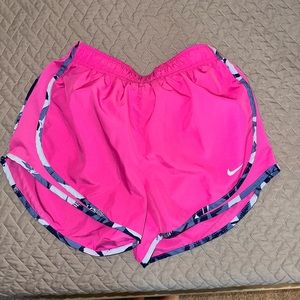 Women’s Nike Tempo Shorts Size Small LIKE NEW CONDITION